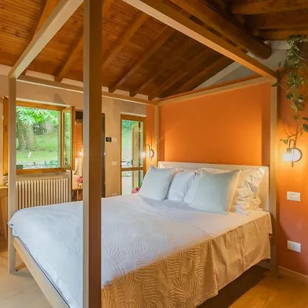 Riva With Pool & Garden By Rent Villa *