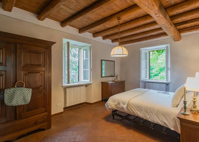 Riva With Pool & Garden By Rent Villa Bellagio