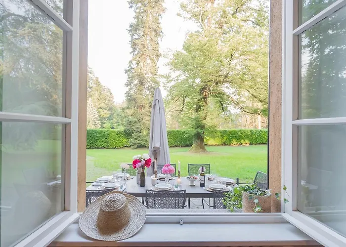 Riva With Pool & Garden By Rent Villa Bellagio