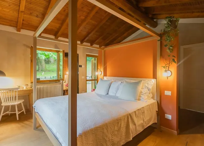 Riva With Pool & Garden By Rent Villa *