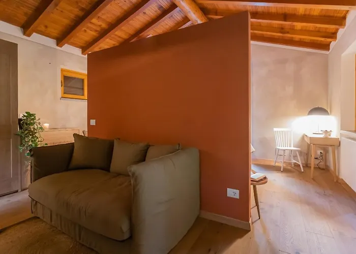 Riva With Pool & Garden By Rent Villa *