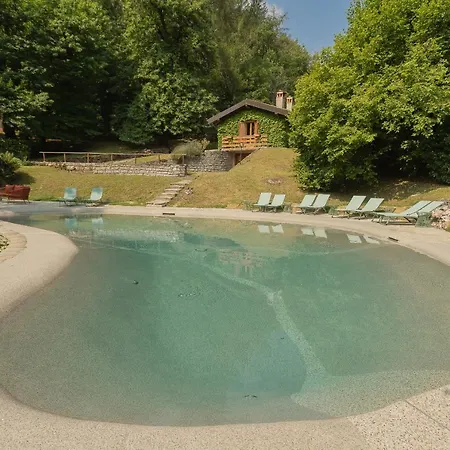 Riva With Pool & Garden By Rent All Como וילה