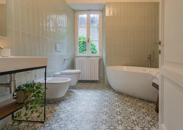 Riva With Pool & Garden By Rent Villa Bellagio