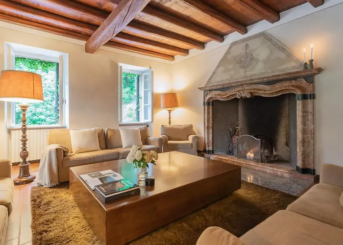 Riva With Pool & Garden By Rent Villa *