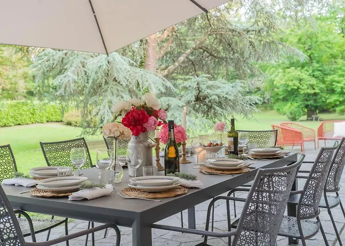 Riva With Pool & Garden By Rent Willa